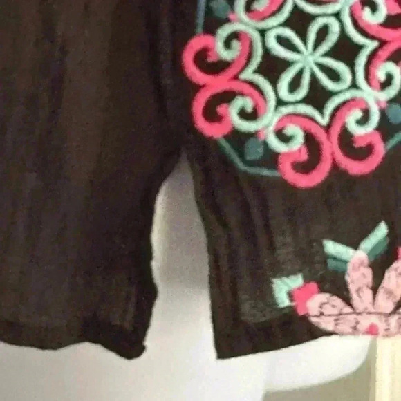 Savanna Jane Embroidered Tile Design Top (332) - Picture 10 of 13